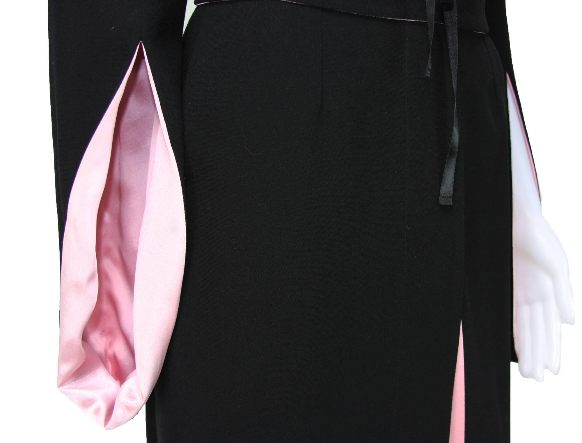 Women's Balmain 80's Classic Black Wool Silk Unique Sleeves Dress w / Belt Fr. 36 - US 4 For Sale