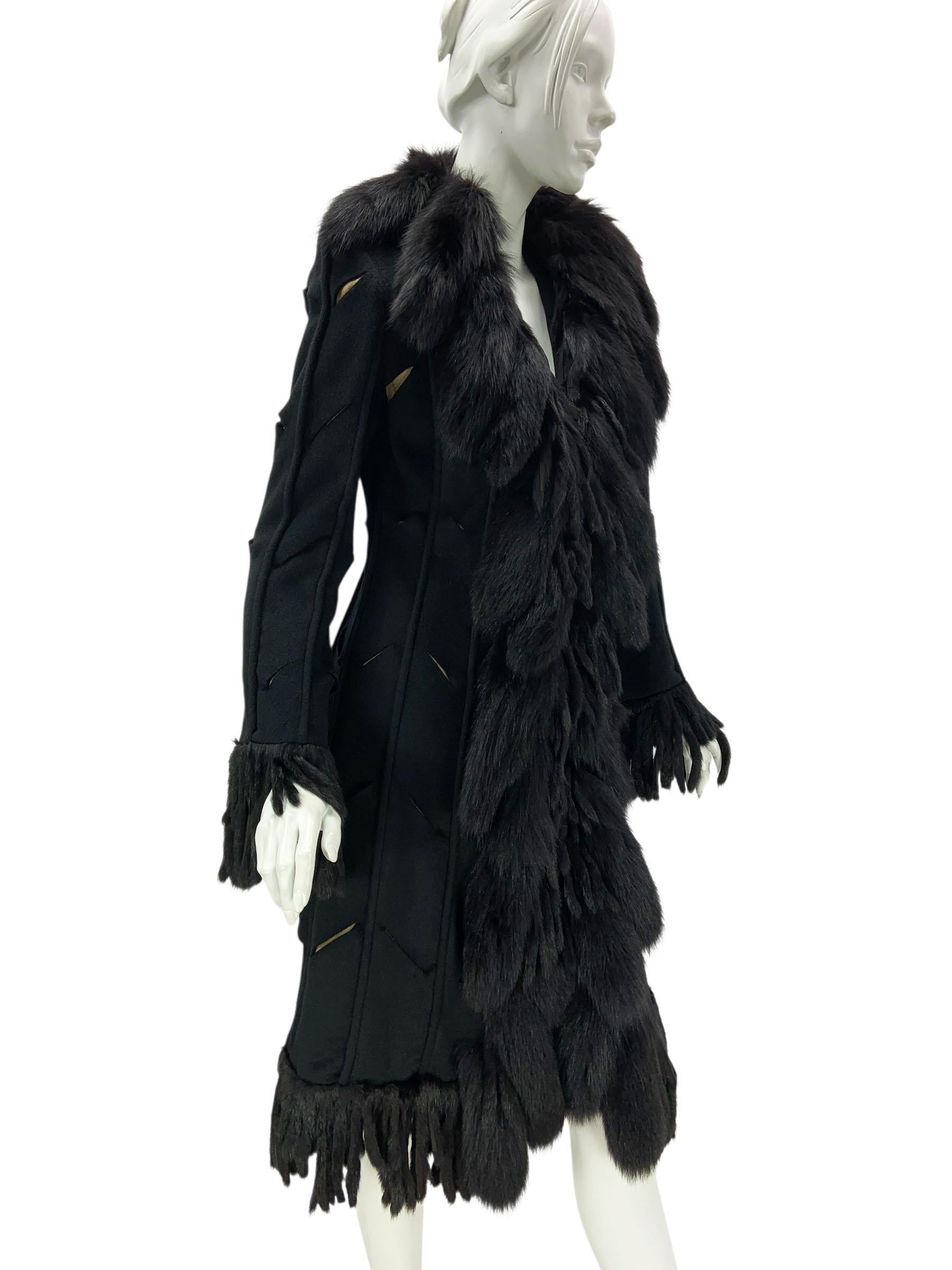 Vintage Versace A/I 2003 Cappotto in lana d'angora nera e volpe tagliata, italiano 38 In condizioni ottime in vendita a Montgomery, TX