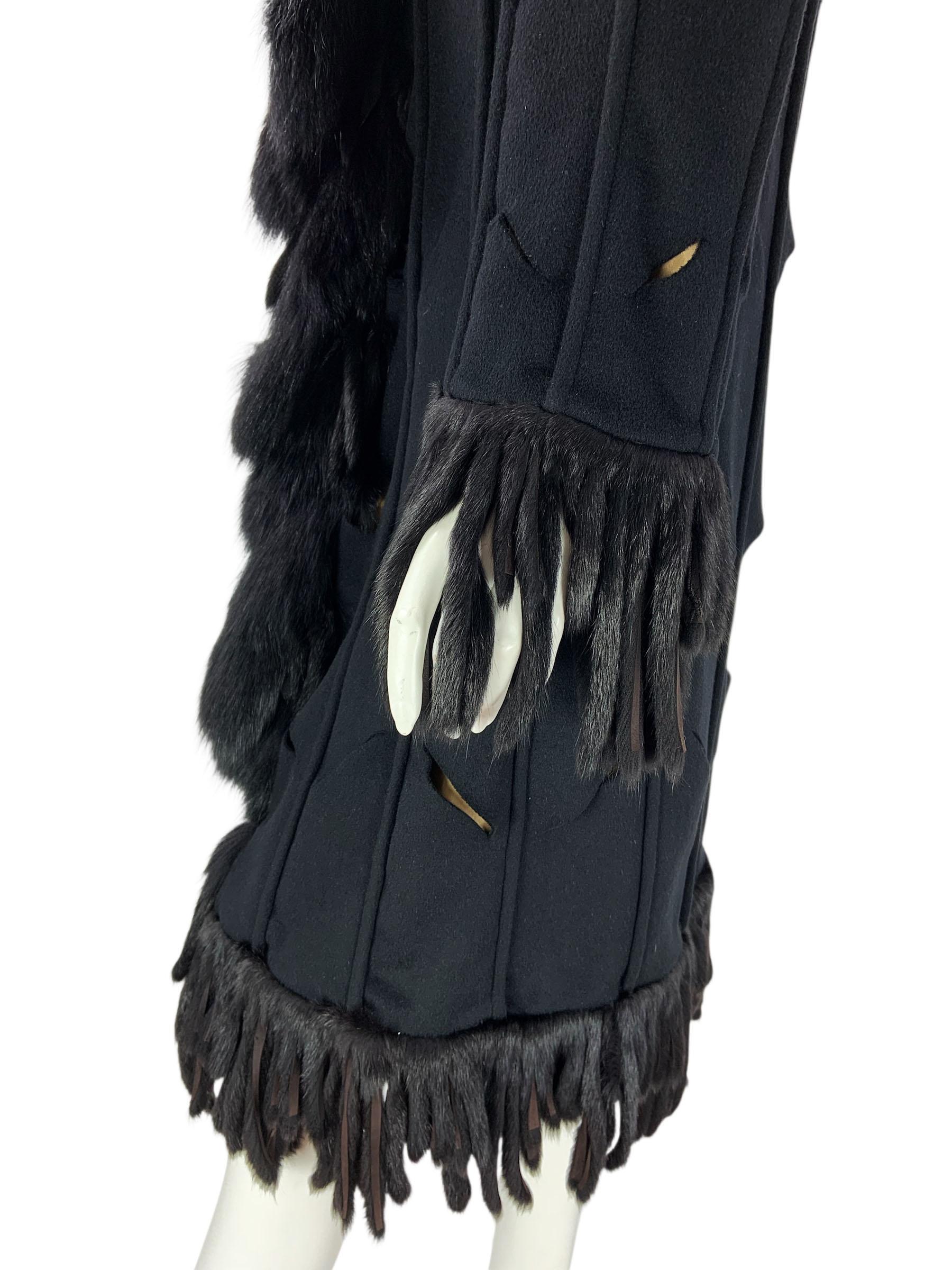 Vintage Versace A/I 2003 Cappotto in lana d'angora nera e volpe tagliata, italiano 38 in vendita 7