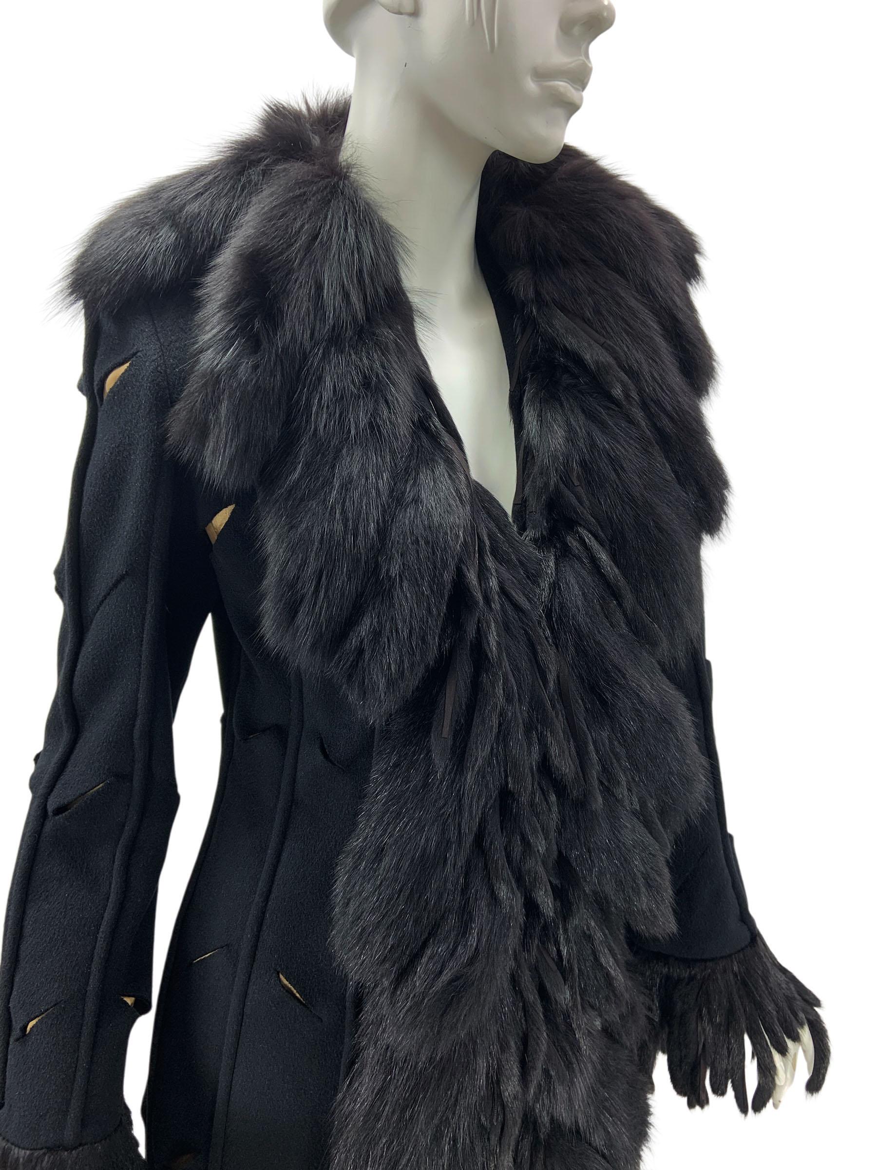 Vintage Versace A/I 2003 Cappotto in lana d'angora nera e volpe tagliata, italiano 38 in vendita 5