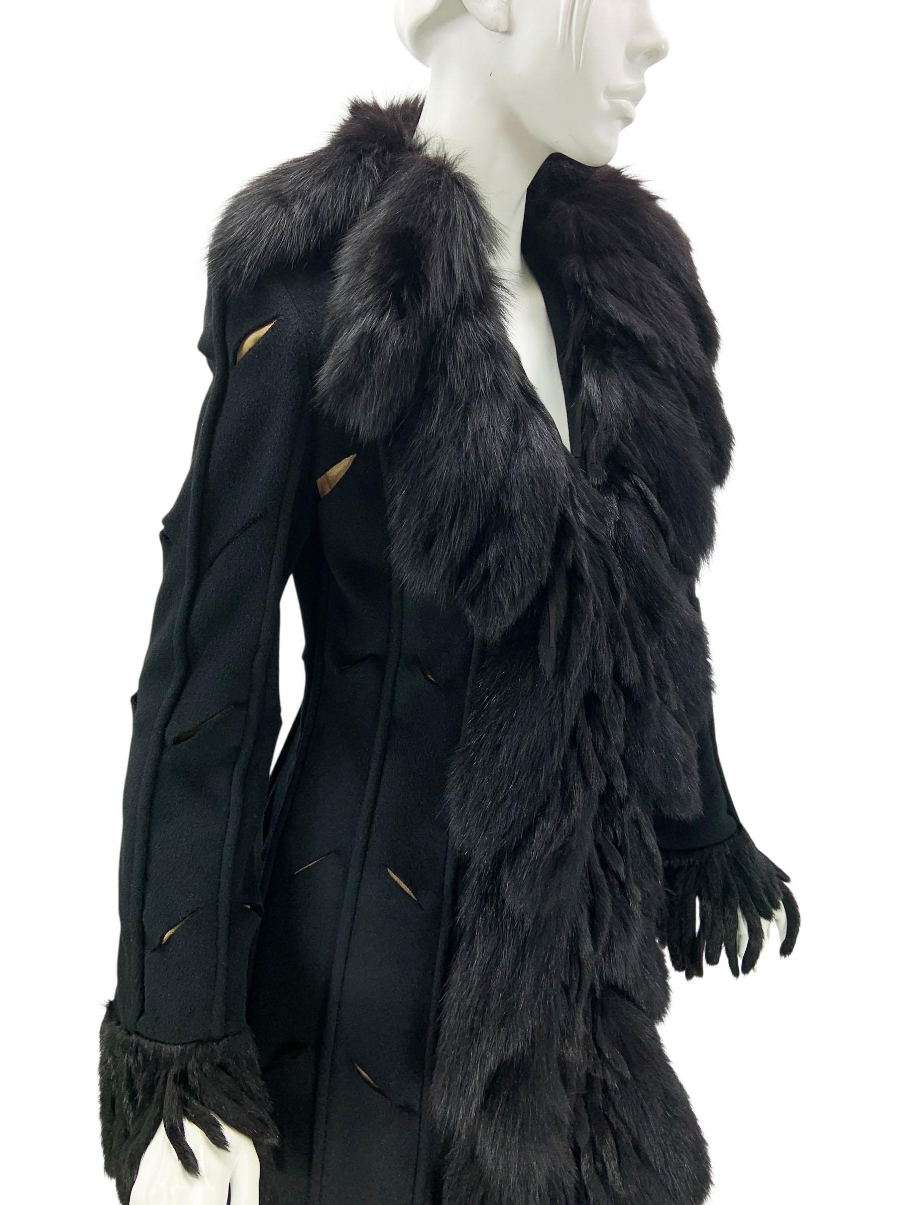 Vintage Versace A/I 2003 Cappotto in lana d'angora nera e volpe tagliata, italiano 38 in vendita 4