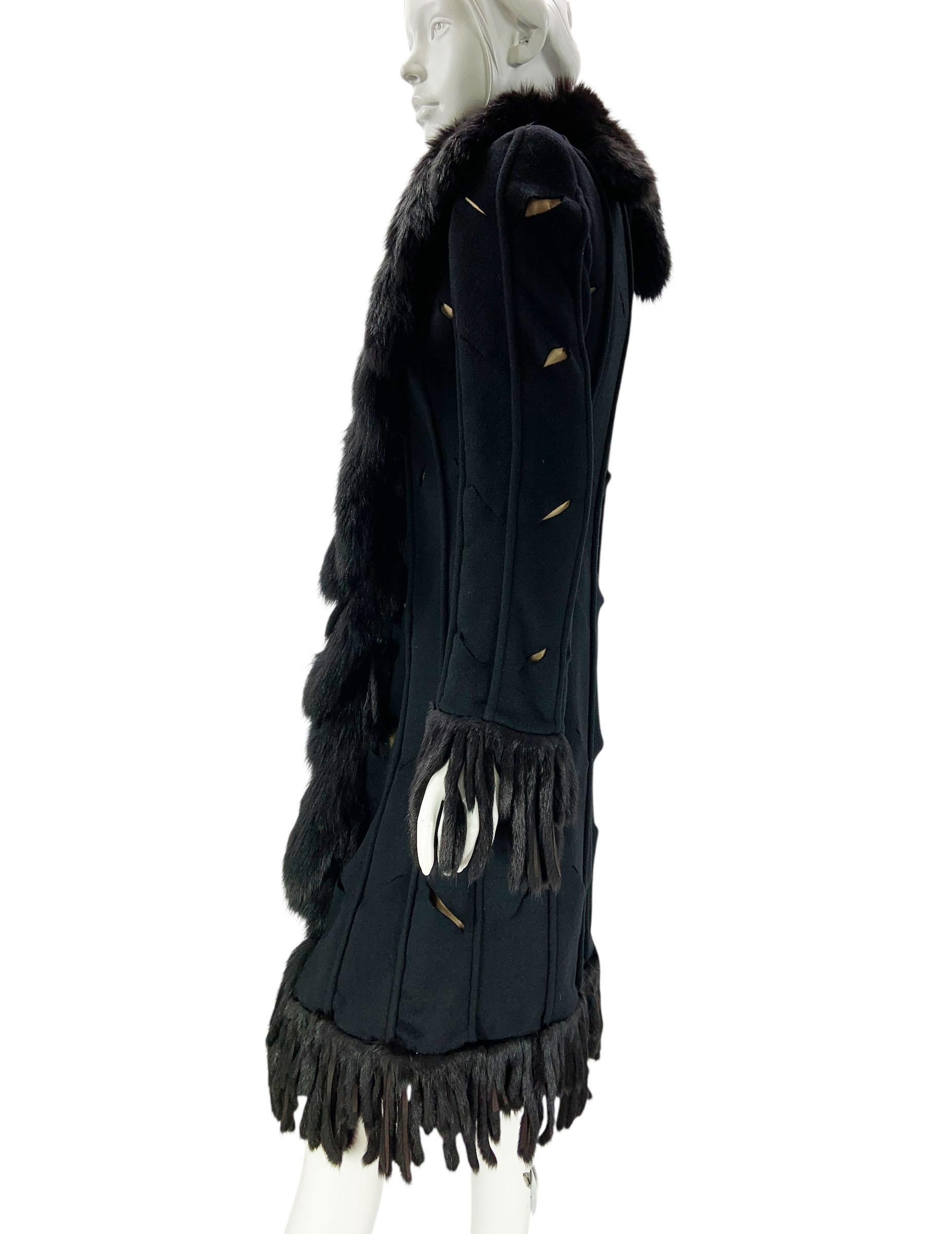 Vintage Versace A/I 2003 Cappotto in lana d'angora nera e volpe tagliata, italiano 38 in vendita 1
