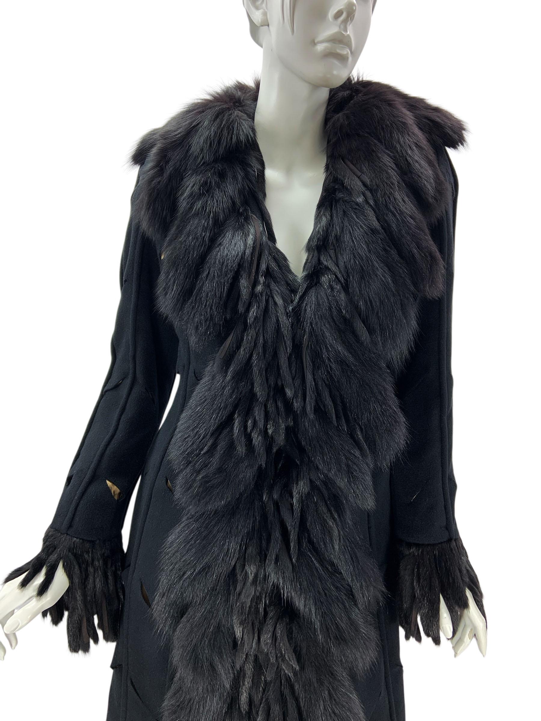 Vintage Versace A/I 2003 Cappotto in lana d'angora nera e volpe tagliata, italiano 38 in vendita 3