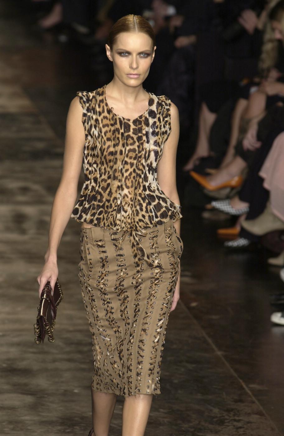 Raro Tom Ford for Yves Saint Laurent S/S 2002 Pasarela Anillo marrón Bolso de piel en venta 3