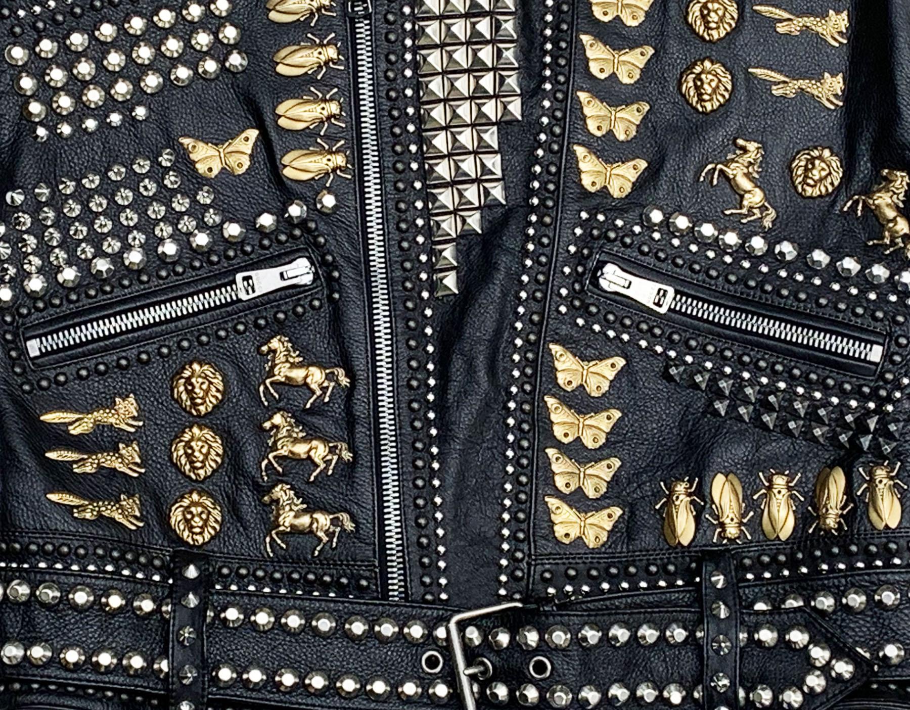 La veste en cuir brodée et cloutée de Gucci pourrait être vue sur Ozzy Ousbourne pendant sa tournée. en vente 2