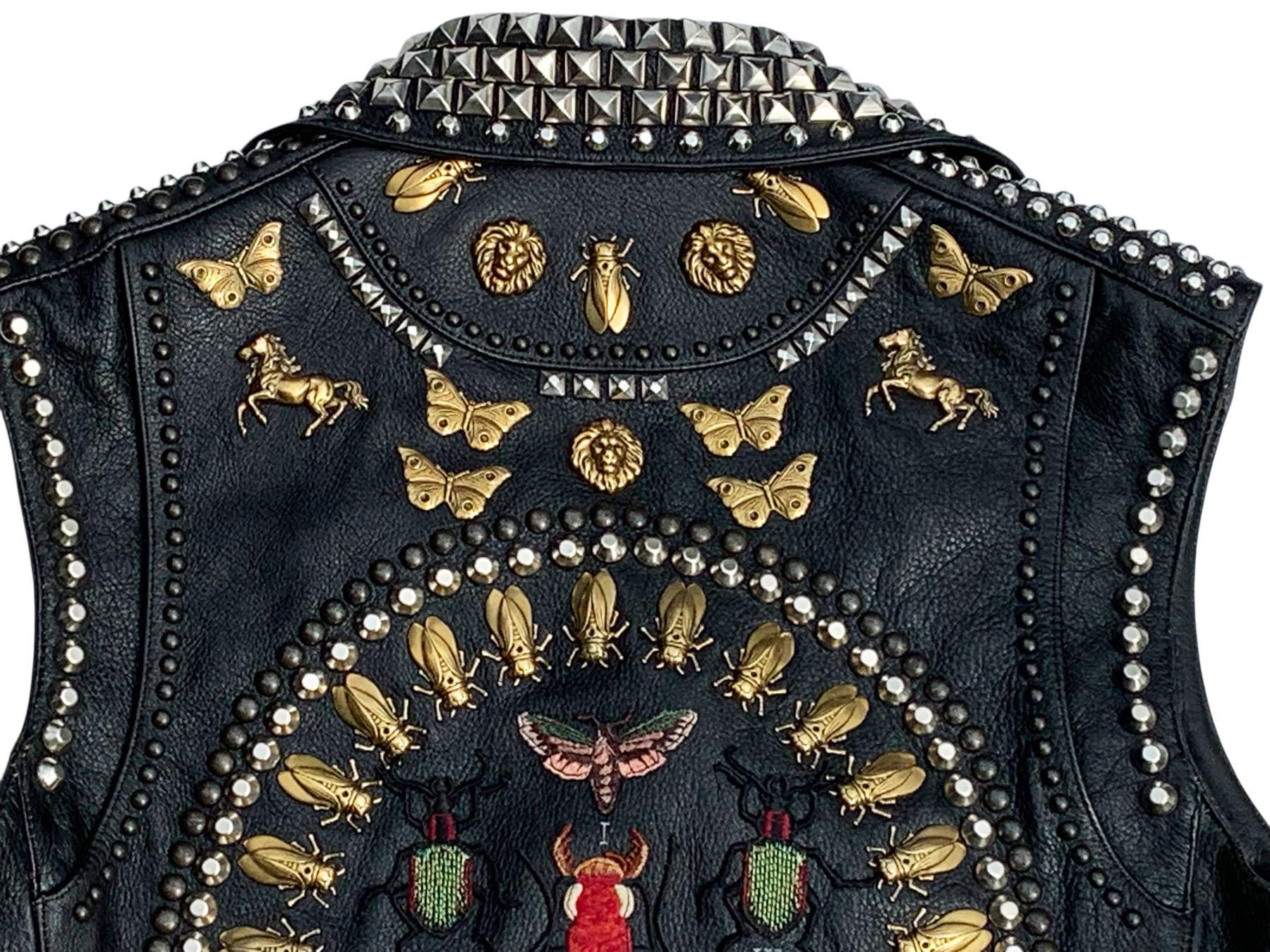 La veste en cuir brodée et cloutée de Gucci pourrait être vue sur Ozzy Ousbourne pendant sa tournée. en vente 3