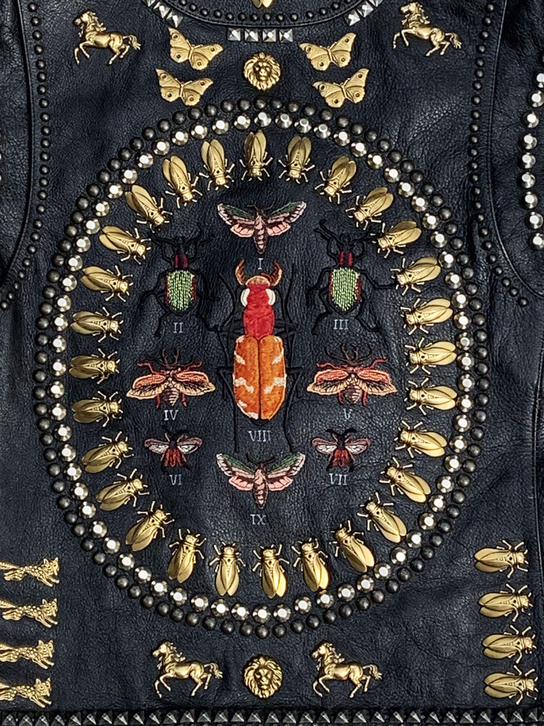 La veste en cuir brodée et cloutée de Gucci pourrait être vue sur Ozzy Ousbourne pendant sa tournée. en vente 5