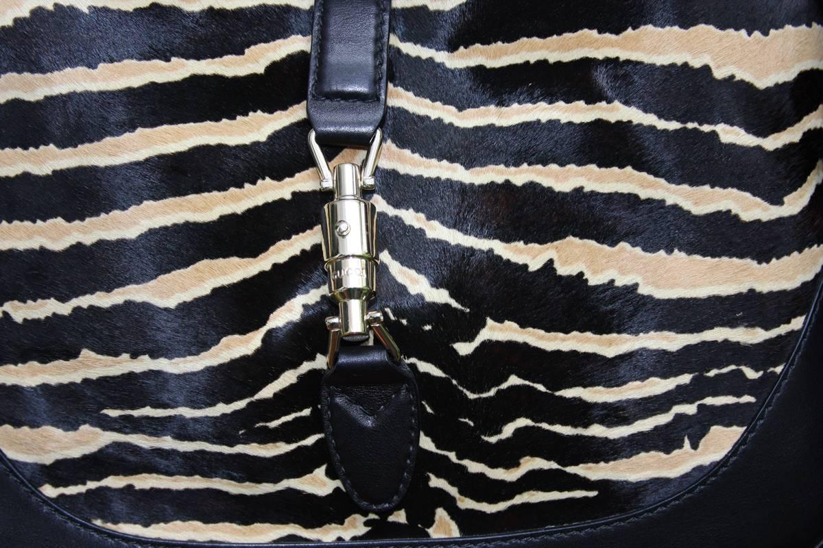 New Gucci Jackie Hobo Zebra Print Pony Hair Extra Long Strap Black Caramel In New Condition In Montgomery, TX