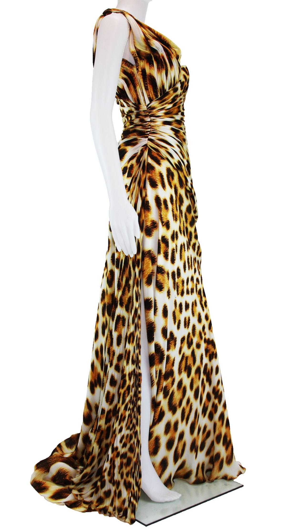 New ROBERTO CAVALLI Silk Leopard Print Gown
Italian Size 42 – US 6
100% Silk – Leopard Print
One Shoulder Style
Ruched Waist, Back Train
Side High Slit
Fully Lined – 100% Silk
Corset Interior
Side Zip Closure
Made in Italy
New with Tag.