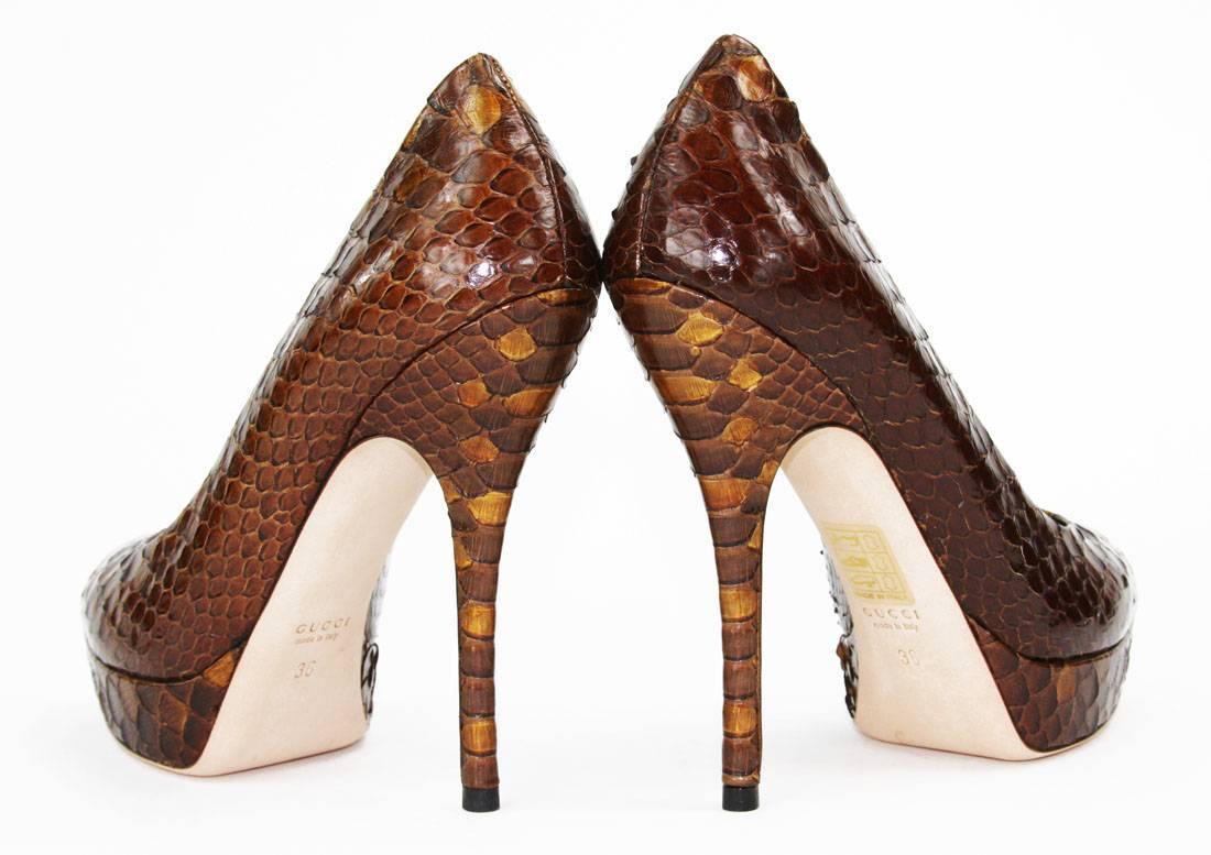 New Gucci Python Amber Platform Pumps Shoes It. 36 - US 6 In New Condition In Montgomery, TX