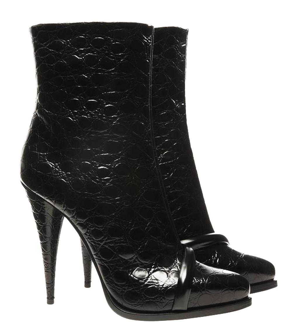 New GIVENCHY Leather Mock-Crocodile Finish Ankle Boots
Italian Size 37 - Run Small (better work for size US 5.5 or 6)
Insole Measure - 9.25 inches
Black Calf Leather
Tubular Strap Detail Wraps Around the Toes
Leather Covered Conical Heel
Concealed