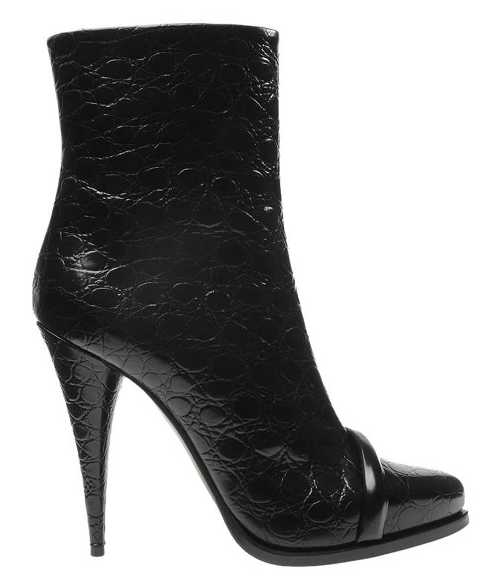 New GIVENCHY Mock-Crocodile Finish Black Ankle Boots It 37 - US 6 In New Condition In Montgomery, TX
