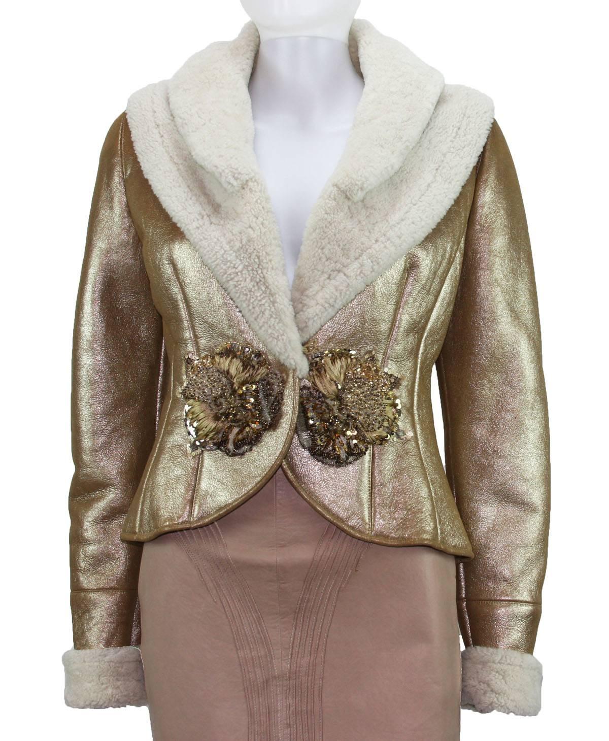 New VALENTINO Lambskin Shearling Jacket
Designer Size – 6
Color – Metallic Gold
100% Lambskin ( Very Soft )
Embellishment at Waist
Front Snap Button Closure
The Length of the Sleeve Can be Adjusted
Measurements: Length – 21 inches ( from the