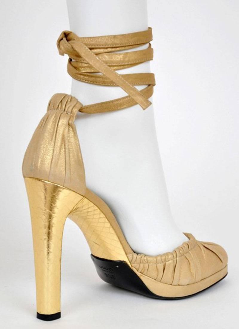 Chaussures à talons Tom Ford pour Gucci en cuir doré et peau de serpent 11B, neuves Pour femmes en vente
