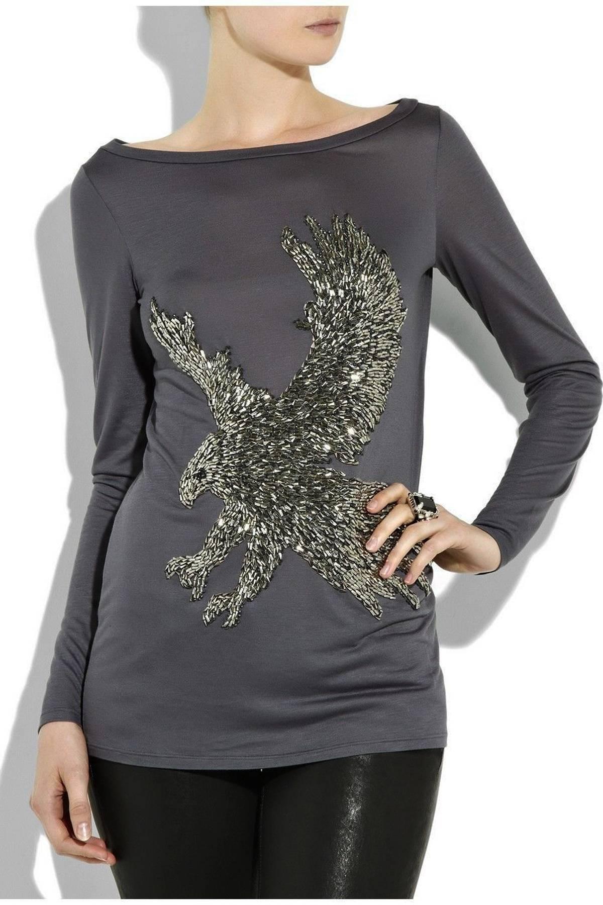 New EMILIO PUCCI Exclusively Hand Beaded Eagle Top
Italian Size 38 – US 4
Color – Gray
100% Soft Viscose
Eagle-Shaped Gunmetal-Tone Beaded Motif at Front
Scoop Neck, Long Sleeve
Simple Slips On
Measurements: Length – 27 inches, Sleeve – 25”, Bust –