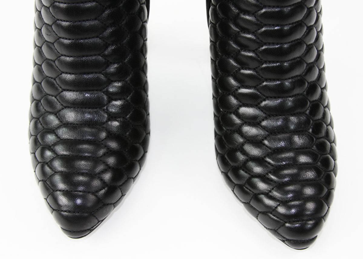 Women's New Roberto Cavalli Textured Black Leather Over the Knee Boots It. 37 - US 7 For Sale