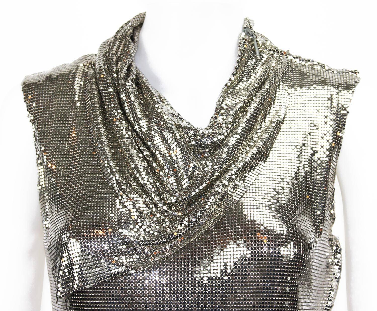 Gianni Versace Couture Haut argenté en maille métallique des années 90, taille IT 38 Excellent état - En vente à Montgomery, TX