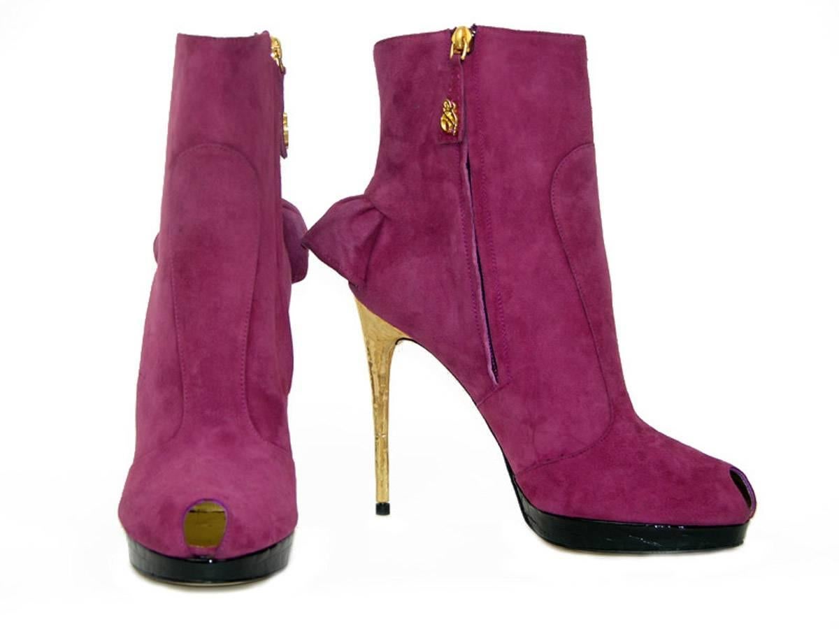 New DSQUARED X-FILE Open-Toe Ankle Platform Boots
Italian Size 39 - US 9
Color - Fuchsia (actual color not so bright)
Velvety Suede
Crocodile-Textured Black Color Platform - 3/4 inches (about 2 cm)
Metallic Stiletto - 4.5 inches (11.5 cm)
Gold-Tone