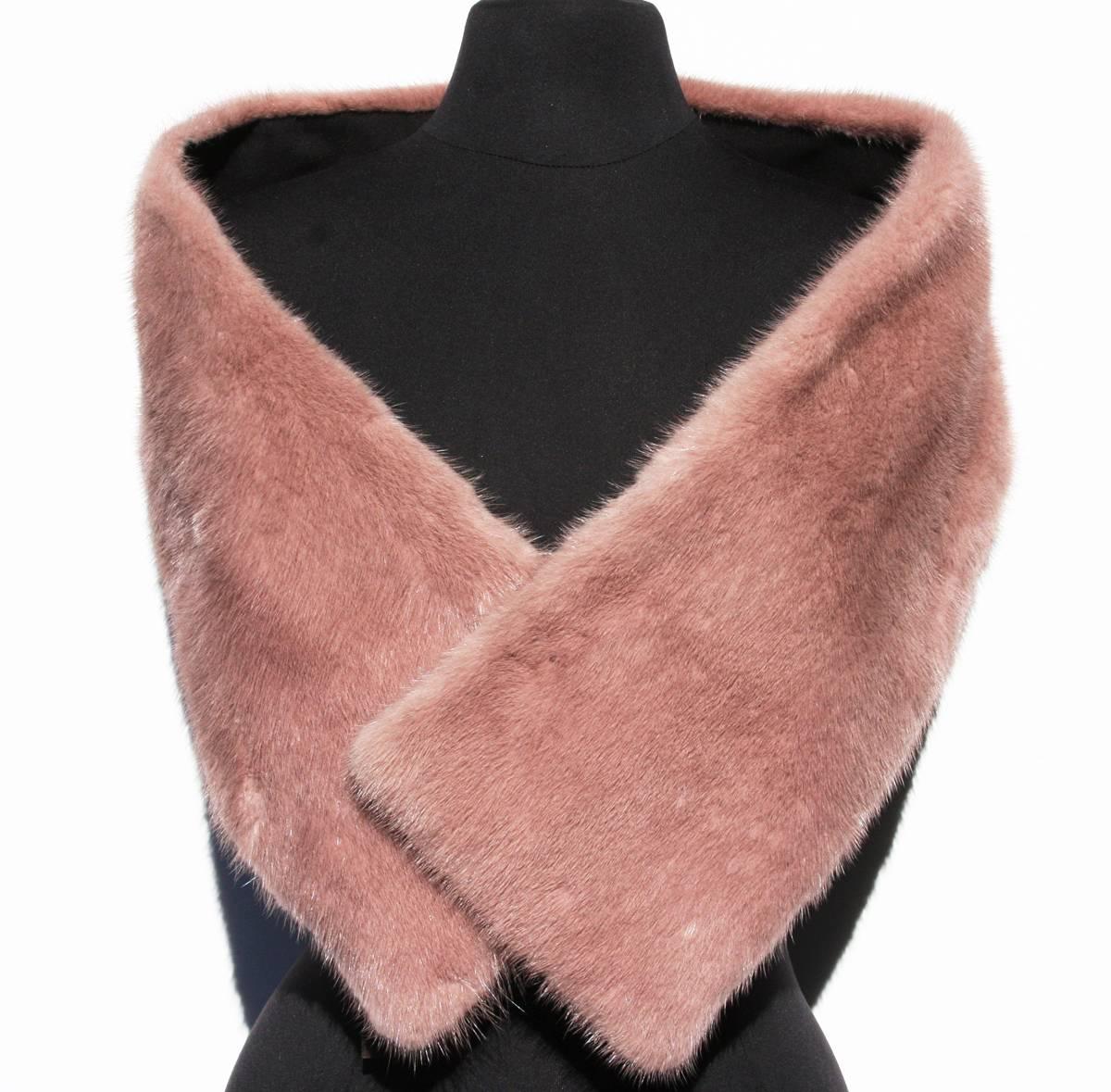 New GUCCI MINK Wrap Scarf Stole
Color - Blush Pink
Dyed Mink, Fur Origin - FINLAND
Fully Lined - 100% Black Silk
Black -Tone GG on Back, No Closure
Measurements: L - 50 inches x W - 7 inches
Retail Price $2200.00
Made in Italy
New with tag.