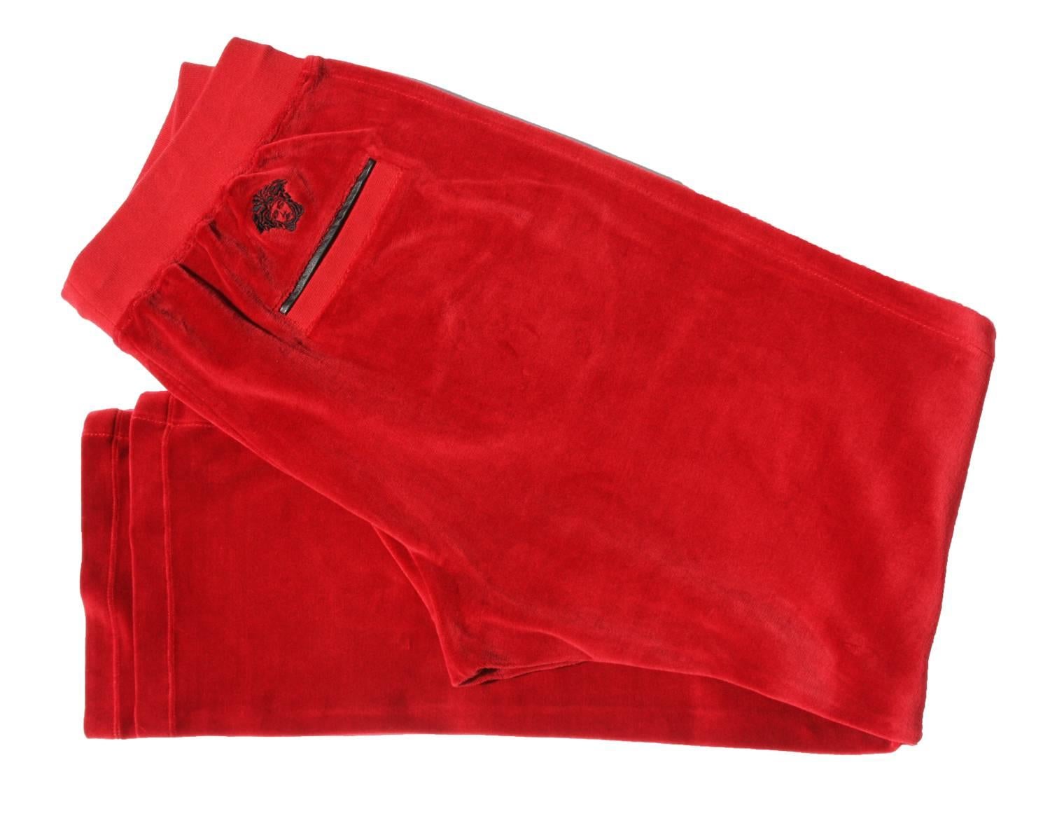 New Versace Medusa Men's Sweatpants
Designer sizes Available - M, L
Red Velvet Sweatpants with Black Leather Trim
Elasticated Waistband with drawstring fastening
Gold-tone hardware finished with Versace Logo
Side Slit Pockets and Rear Pocket with