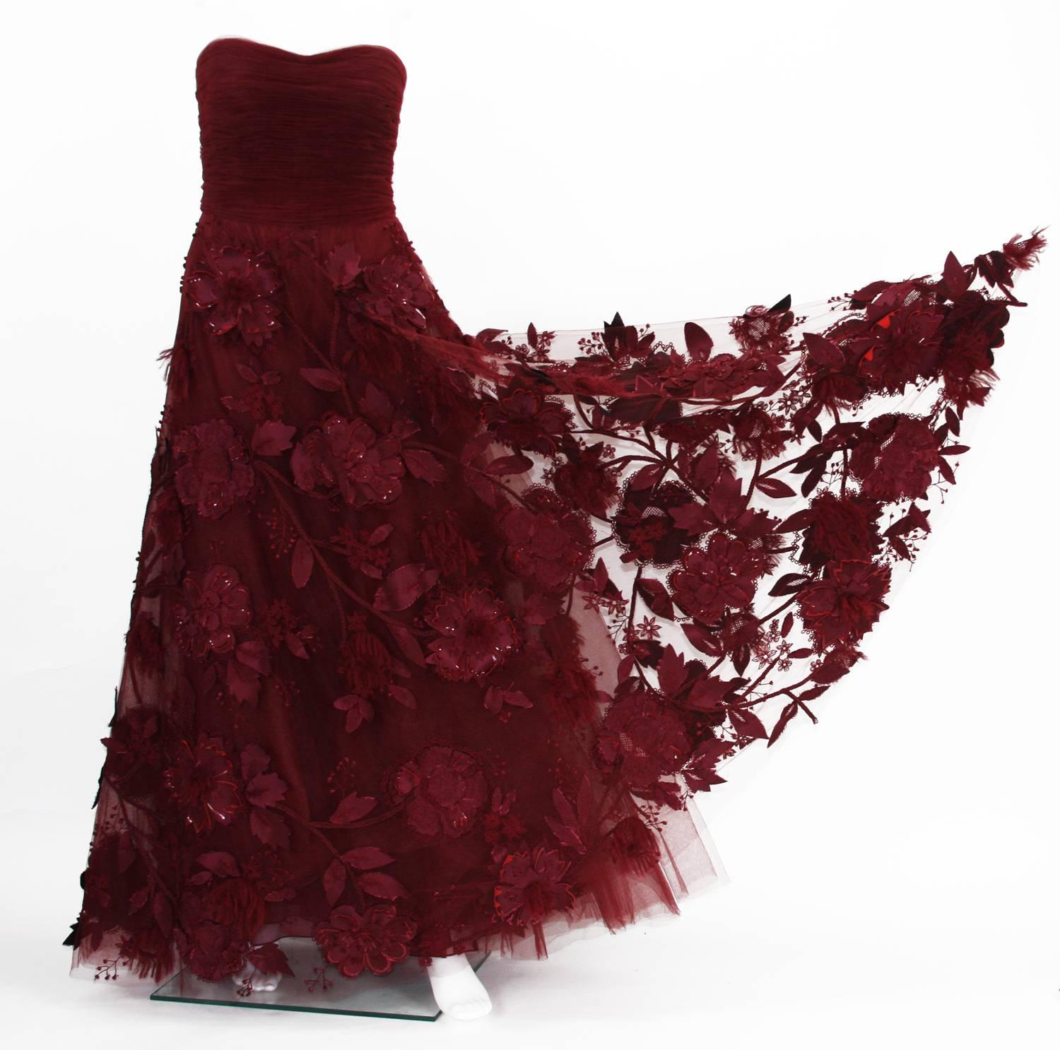 New Oscar de la Renta Corset Gown
US Size 8 (run small, better fit size 4)
Bordeaux Color
Tulle, Patent Leather, 3D Floral Embellishment, Embroidered.
Layered Skirt, Silk Lining, Corset at Interior.
Measurements: Length - 54 inches (from the top of