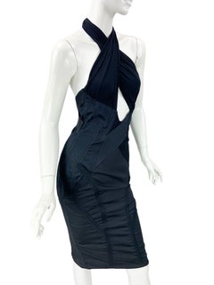 Tom Ford pour Gucci, collection automne-hiver 2003 : robe dos nu à corset en soie noire extensible, It 40