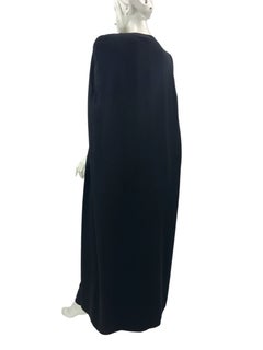 Ensemble Tom Ford Iconic automne-hiver 2012 : robe en soie noire avec cape assortie, taille 42 (italienne)