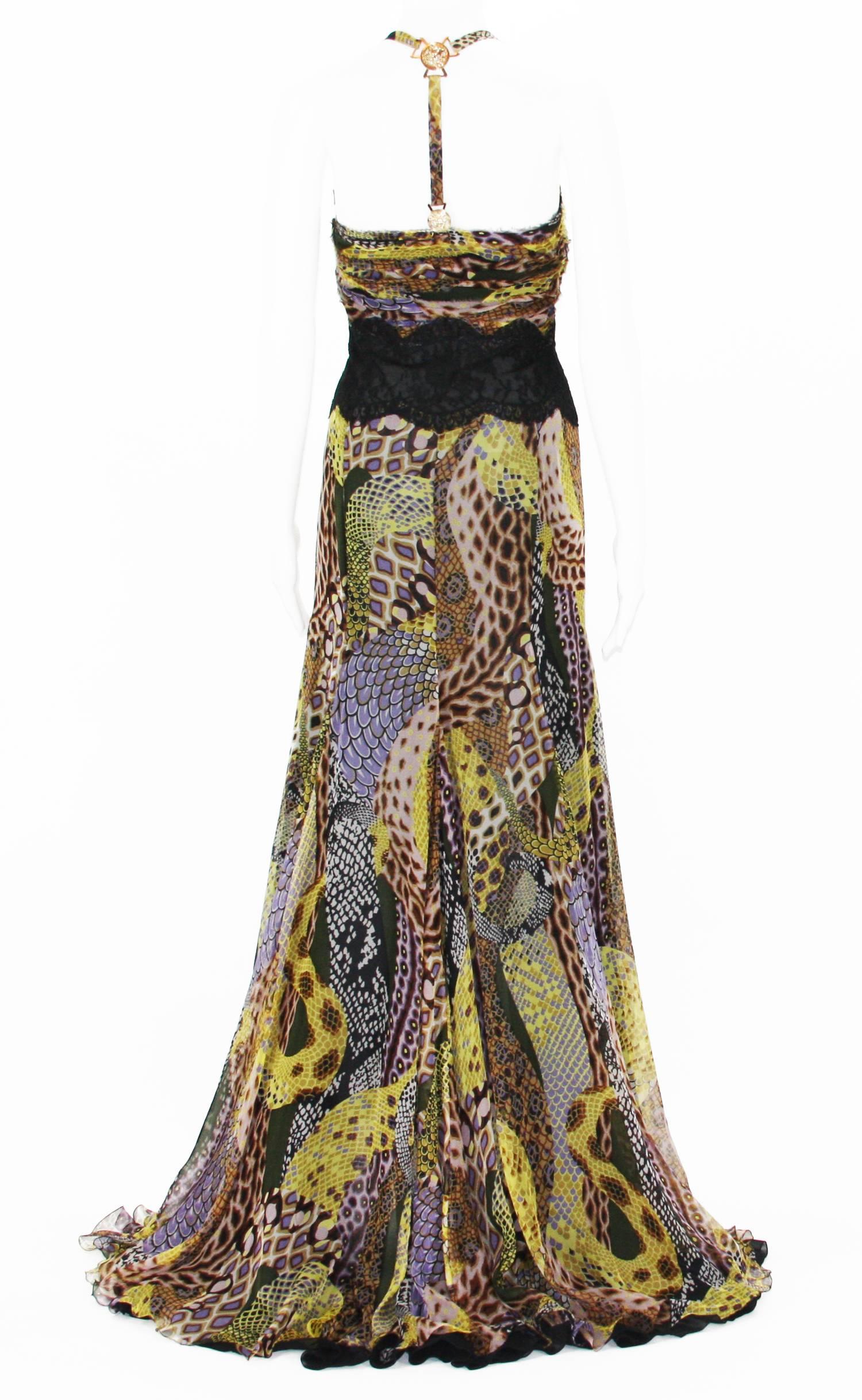 Versace 2005 - Robe embellie de Medusa en dentelle transparente imprimée serpent Pour femmes en vente