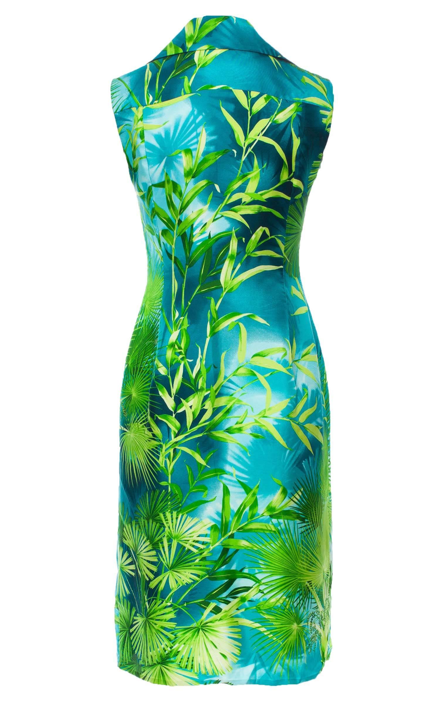 Iconic Gianni Versace Couture Famous Green Print Silk Dress
Italian size - 38
S/S 2000 Collection ( Look 6)
Beads and sequins - embellished placket, Hidden button closure.
Measurements: Length - 39 inches, Bust - 32, Waist - 27.
Made in