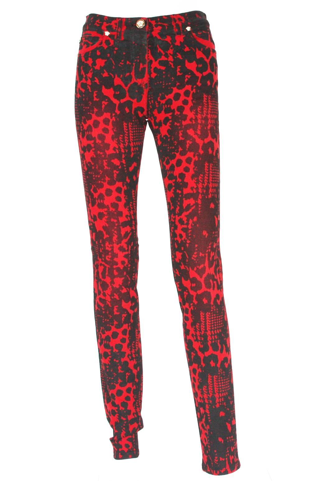 NEW VERSACE WOMEN'S RED BLACK DENIM JEANS
DESIGNER SIZES AVAILABLE - 24,25.
LEOPARD GRAPHIC PRINT, GOLD TONE METAL MEDUSA STUDS
BLACK LEATHER PATCH WITH GOLD TONE METAL MEDUSA 3-D HEAD
5 STYLE POCKETS, 98% COTTON, 2% ELASTANE
MEASUREMENTS: 
Size 24