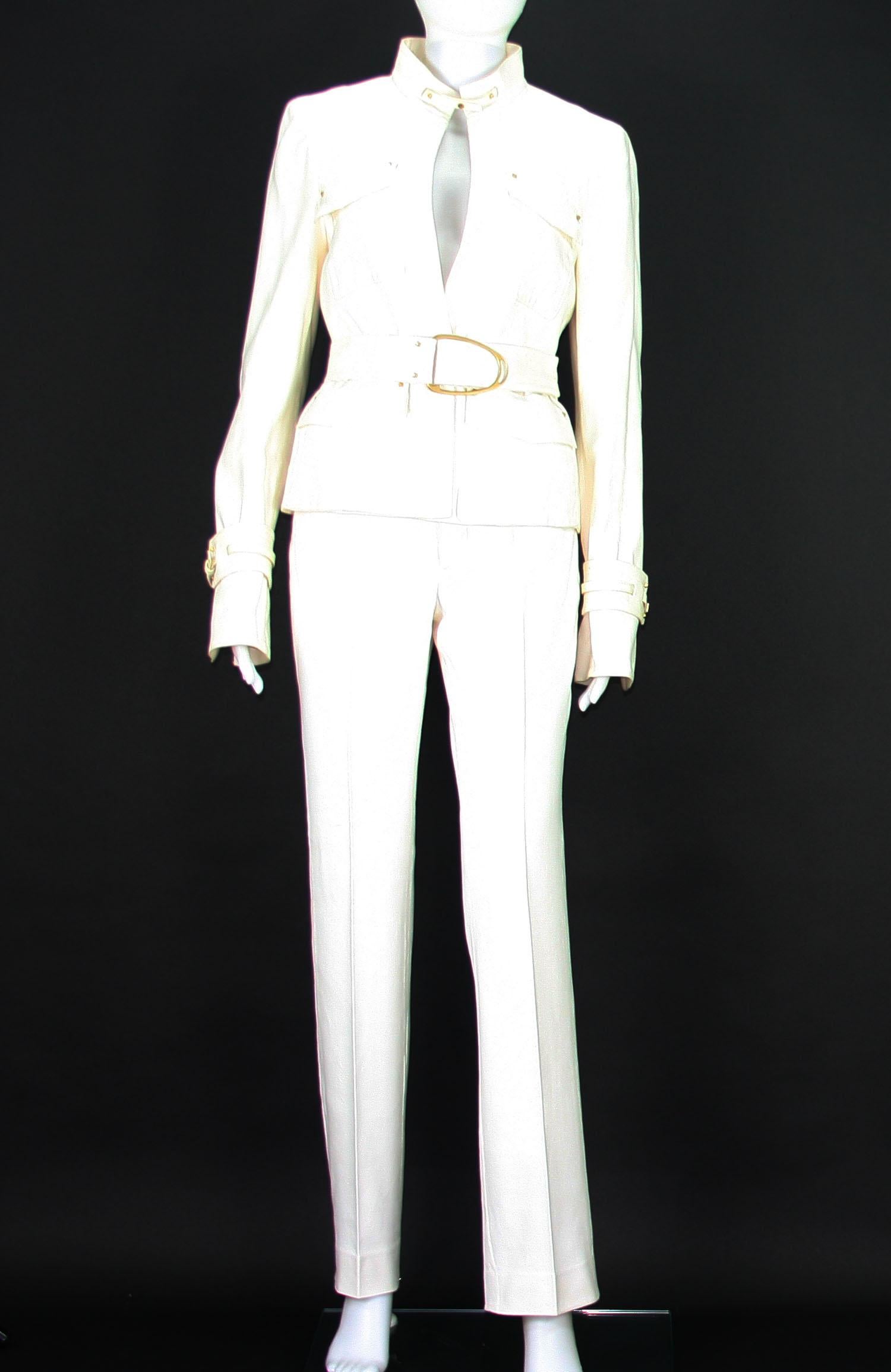Tom Ford for Gucci Safari White Cotton Silk Pant Suit - Very Rare
Italian size 44
2003 Collection
87% Cotton, 13% Silk.
Jacket - Safari Style, Four Pockets, Detachable D-Ring Belt, Adjustable Leather Straps, Gold-tone Metal Details, Padded