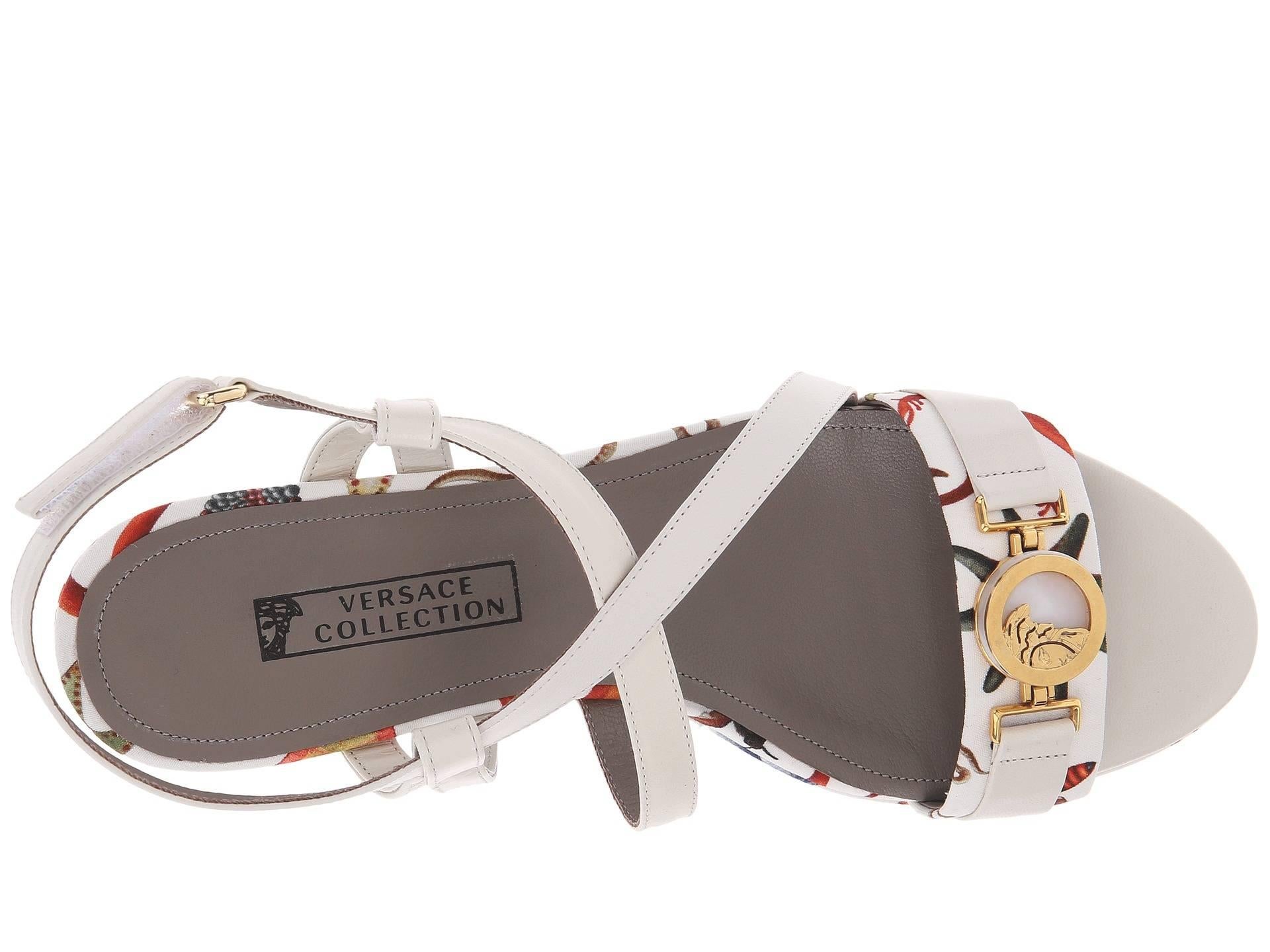 New Versace Sea Stars Print White Leather Textile Wedge Sandals It.39 - US 9 In New Condition In Montgomery, TX