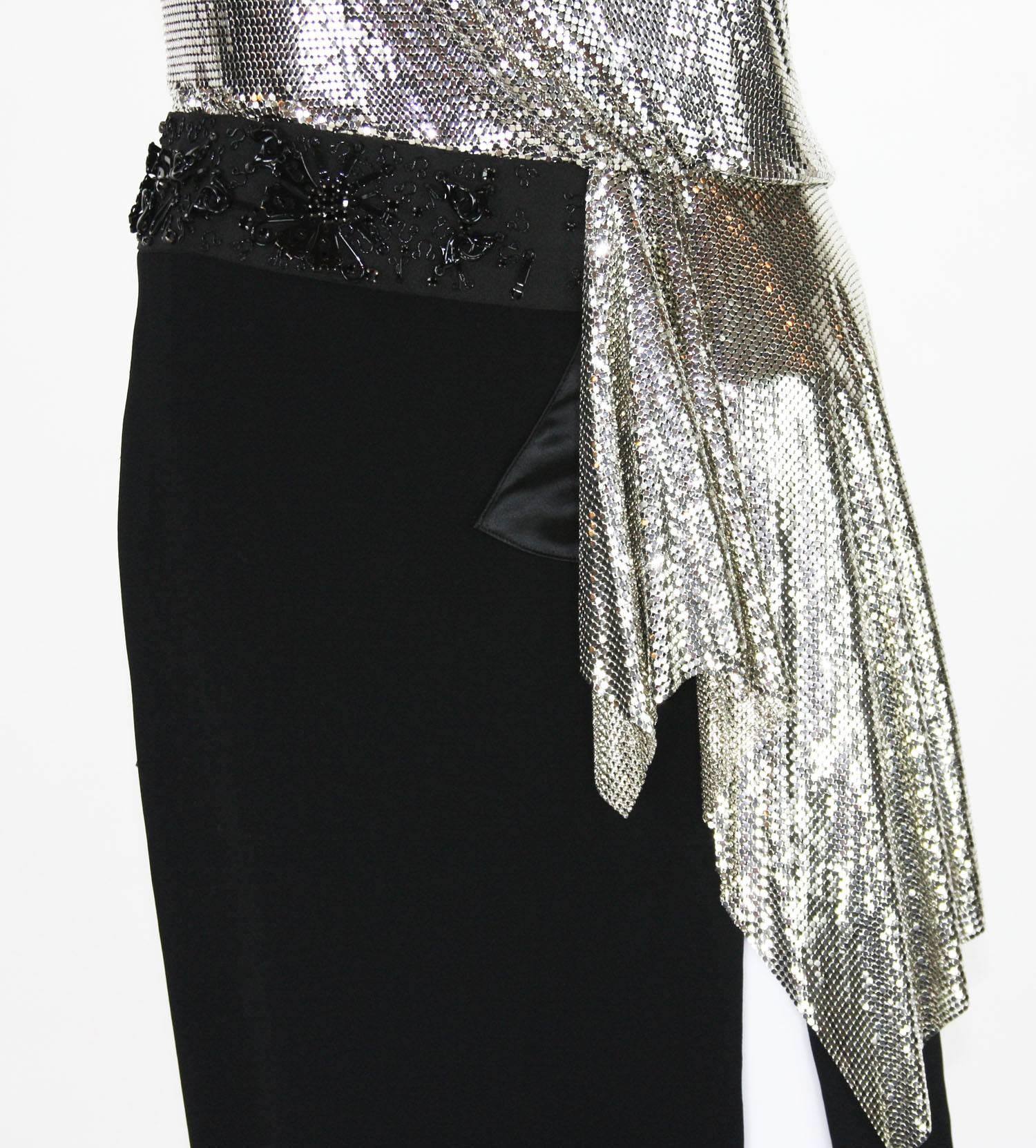 Neu Versace Silber Metallic Mesh Cut Out Schwarzes Kleid mit hohem Schlitz It Größes 42 im Angebot 5