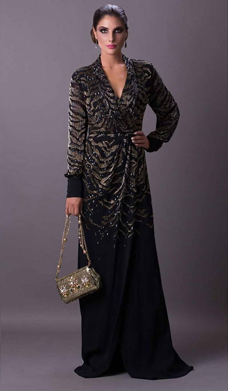 Noir Robe kimono ornée de perles en soie tigrée Roberto Cavalli, Taille IT 38, Neuf 6 950 $ en vente