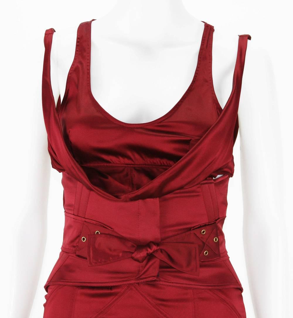 Tom Ford for Gucci F/W 2003 Ruby Red Corset Belt Silk Dress It. 40 - 4  In Excellent Condition For Sale In Montgomery, TX
