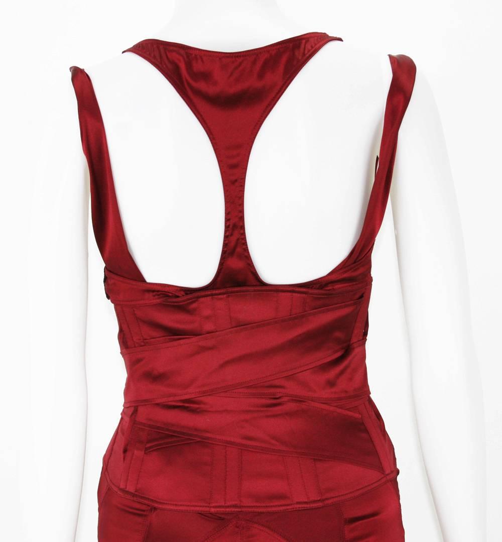 Tom Ford for Gucci F/W 2003 Ruby Red Corset Belt Silk Dress It. 40 - 4  For Sale 1