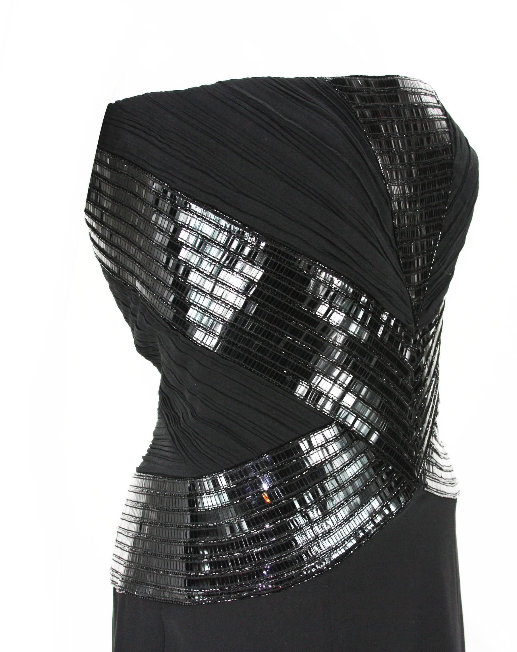 Nuevo Versace Vestido de cóctel sin tirantes de seda negro adornado con charol 40 en Nuevo estado para la venta en Montgomery, TX