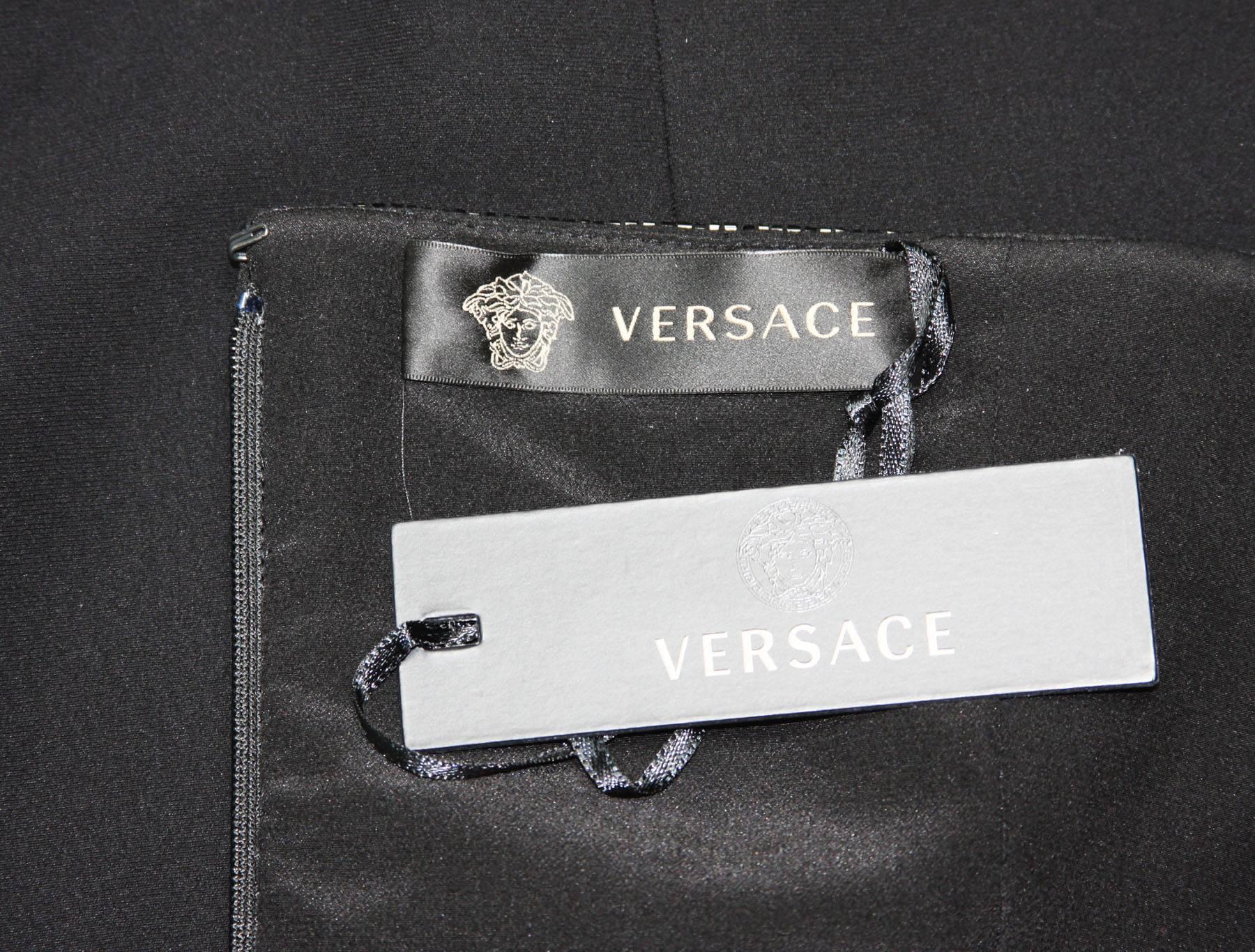 Nuevo Versace Vestido de cóctel sin tirantes de seda negro adornado con charol 40 en venta 4