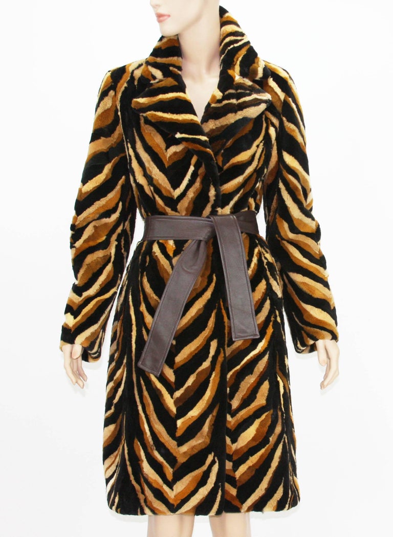 Manteau à ceinture vintage Gianni Versace Couture Mink Chevron