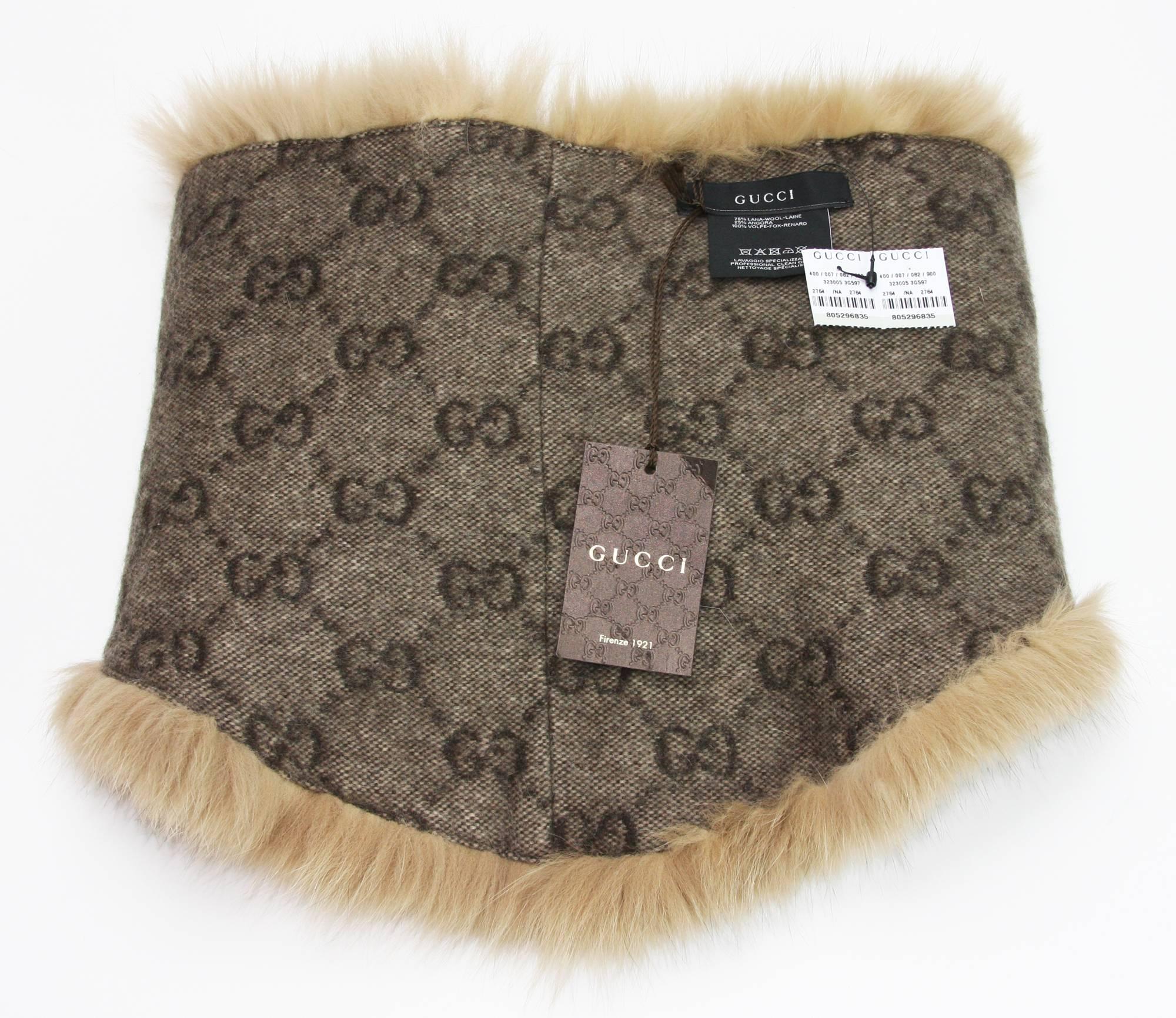 New GUCCI Fox Fur and Wool Ring Wide Scarf Dark Beige  In New Condition For Sale In Montgomery, TX