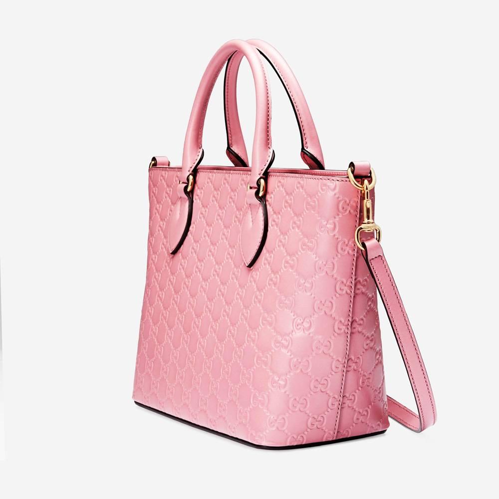 New Gucci Signature Top Handle Tote Bag - Candy Pink -  Everyday look with a luxurious feel.
With an inquisitive pair of eyes and a heart for fashion, we must say that Gucci’s Signature Top Handle Bag took our breath away and why not? It looks