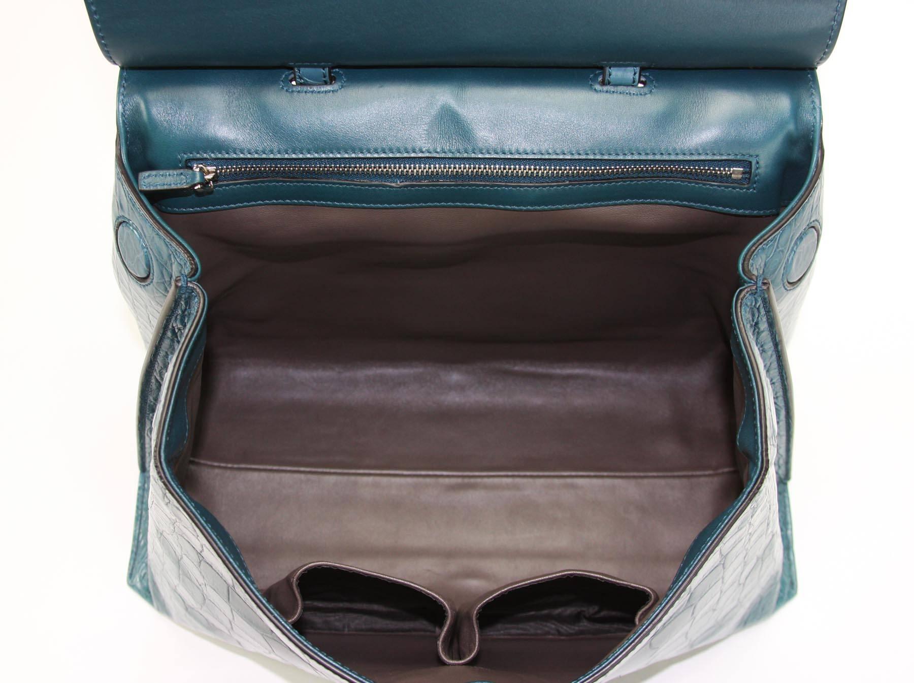 Nouveau $24.000 Gucci Crocodile Dusty Turquoise Top Handle Shoulder Strap Medium Bag en vente 3