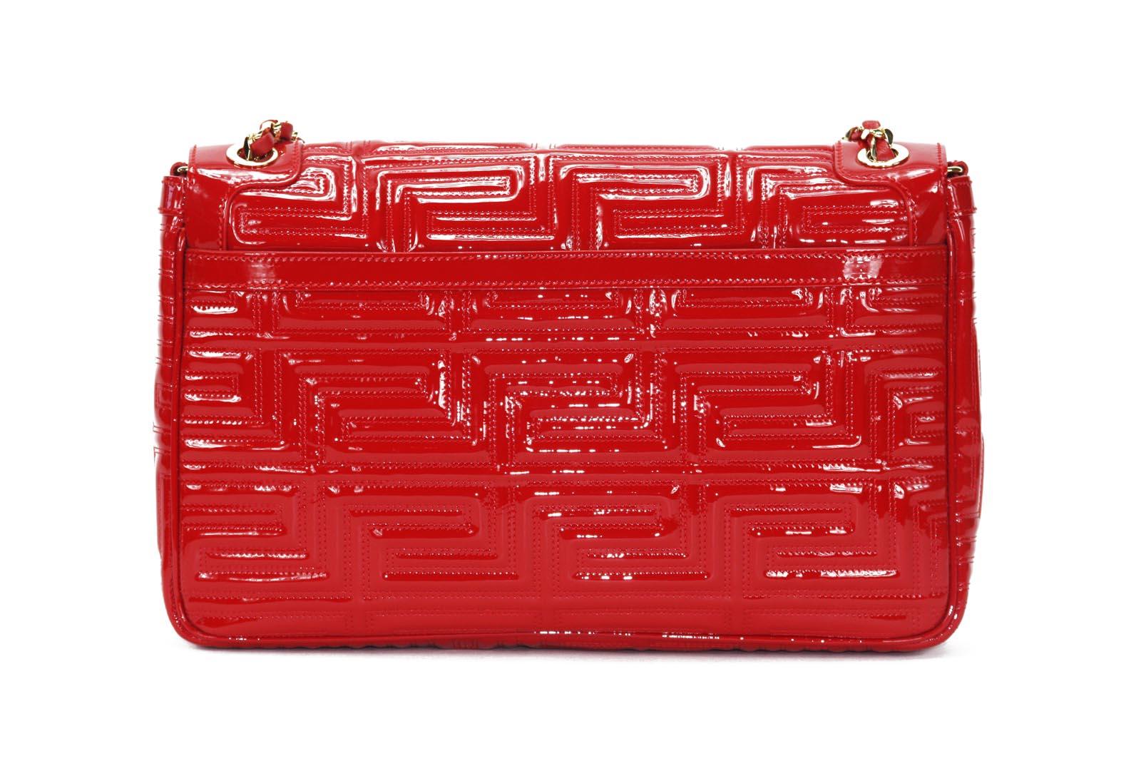 Neu Gianni Versace Couture Medium Umhängetasche aus rotem Lackleder mit Goldkette  im Zustand „Neu“ im Angebot in Montgomery, TX