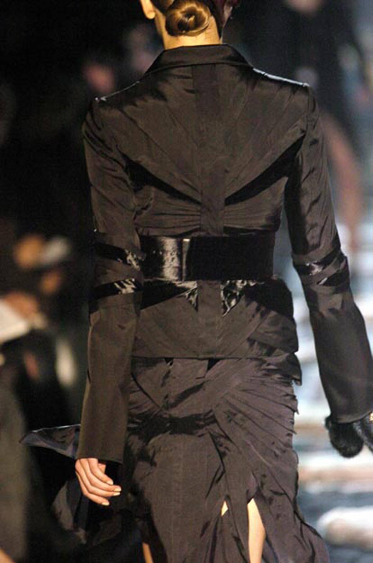 Neu Gucci by Tom Ford 2004 Kollektion Schwarze Jacke aus Seidentaft und Samt It. 44 im Zustand „Neu“ im Angebot in Montgomery, TX