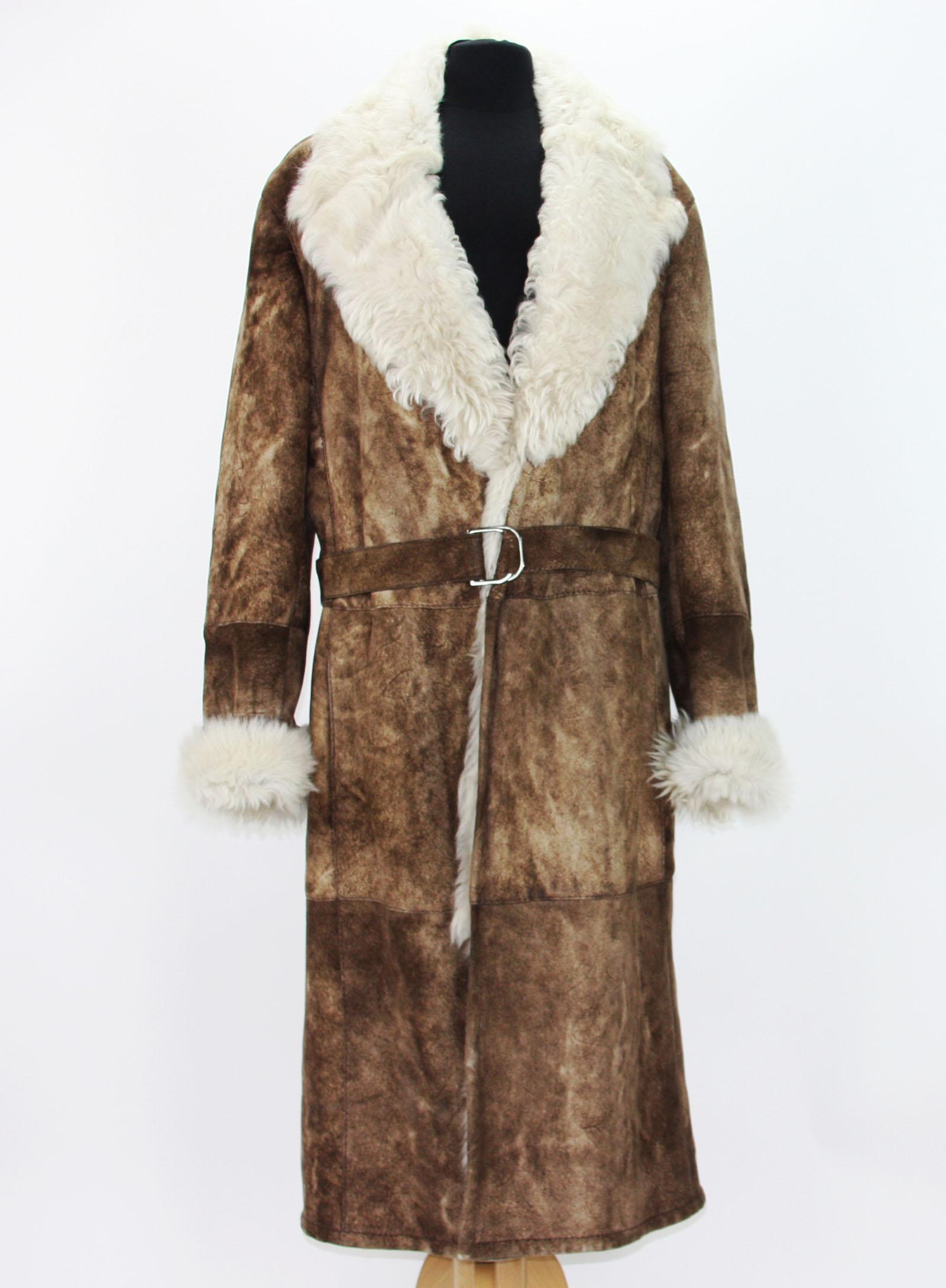 New Tom Ford for Gucci Men's Brown Shearling Suede Long Coat
Italian size 54 - US 44
100% Real Shearling, Slit Deep Pockets at Sides, Detachable D-ring Belt at Waist, Hidden Button Closure at Front, Single Vent at Back.
Measurements: Length - 48