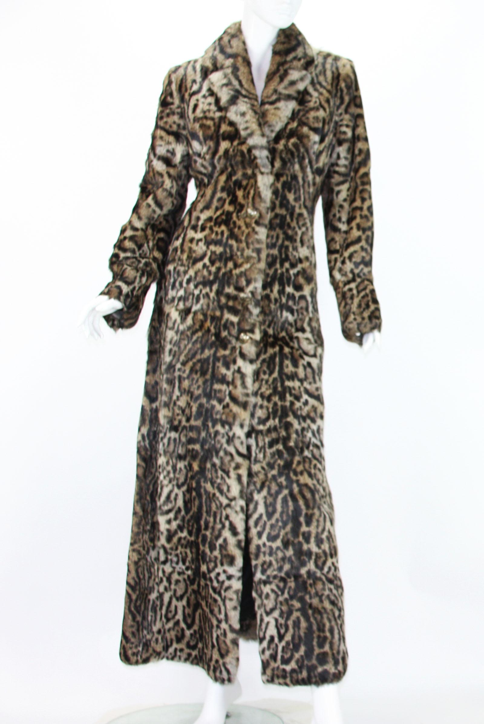 New Roberto Cavalli Runway Fur Long Leopard Print Coat
F/W 2016 Collection
Designer size 42 - US 6
100% Real Fur, A-line Style, Famous Cavalli Leopard Print, Slit Side Pockets, 
Metal Logo Buttons Closure, High Back Slit, Fully Lined in Silk, 4