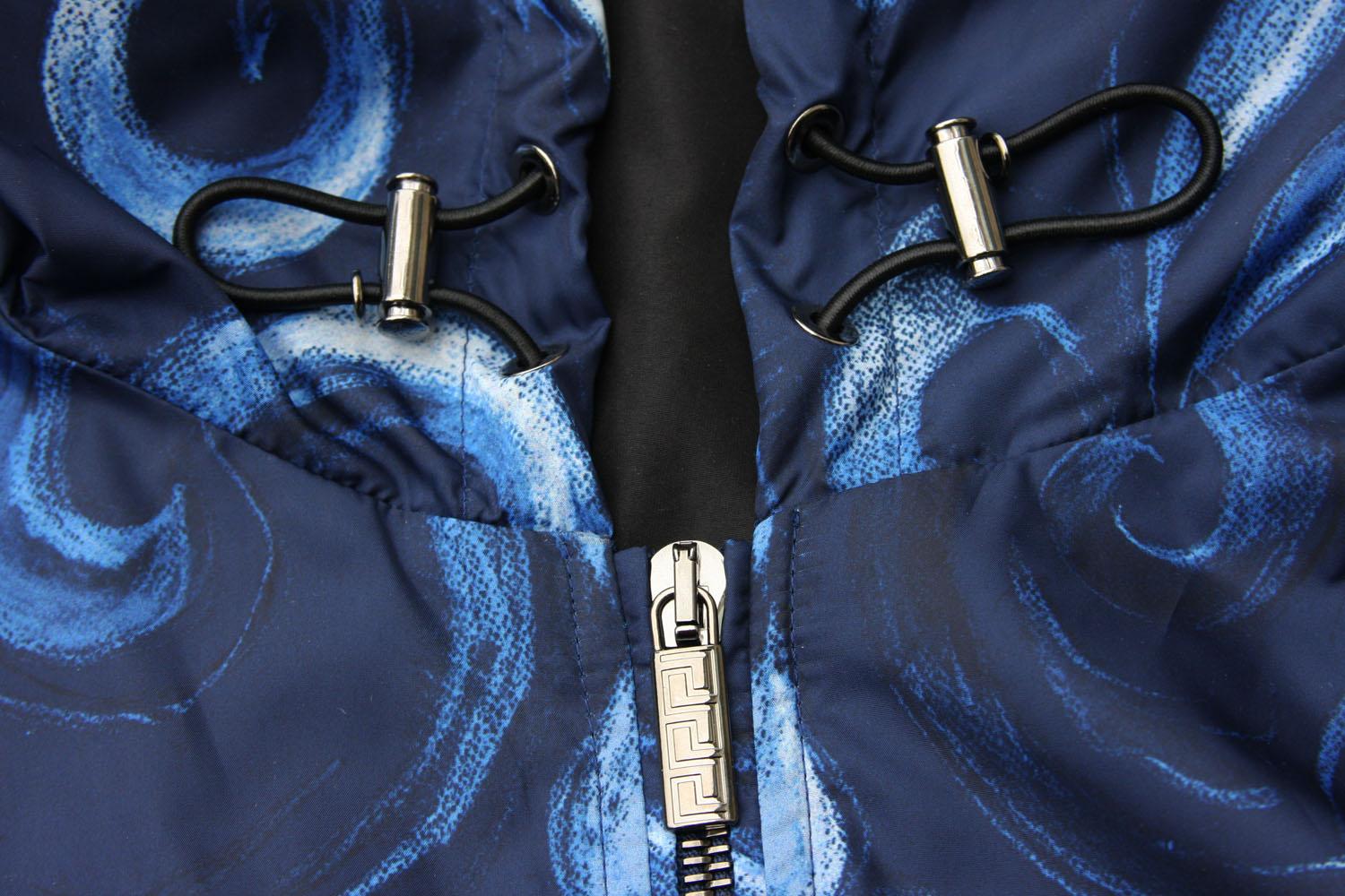 New Versace Men's Barocco Blue Black Windbreaker Jacket 52 - US 42 In New Condition In Montgomery, TX