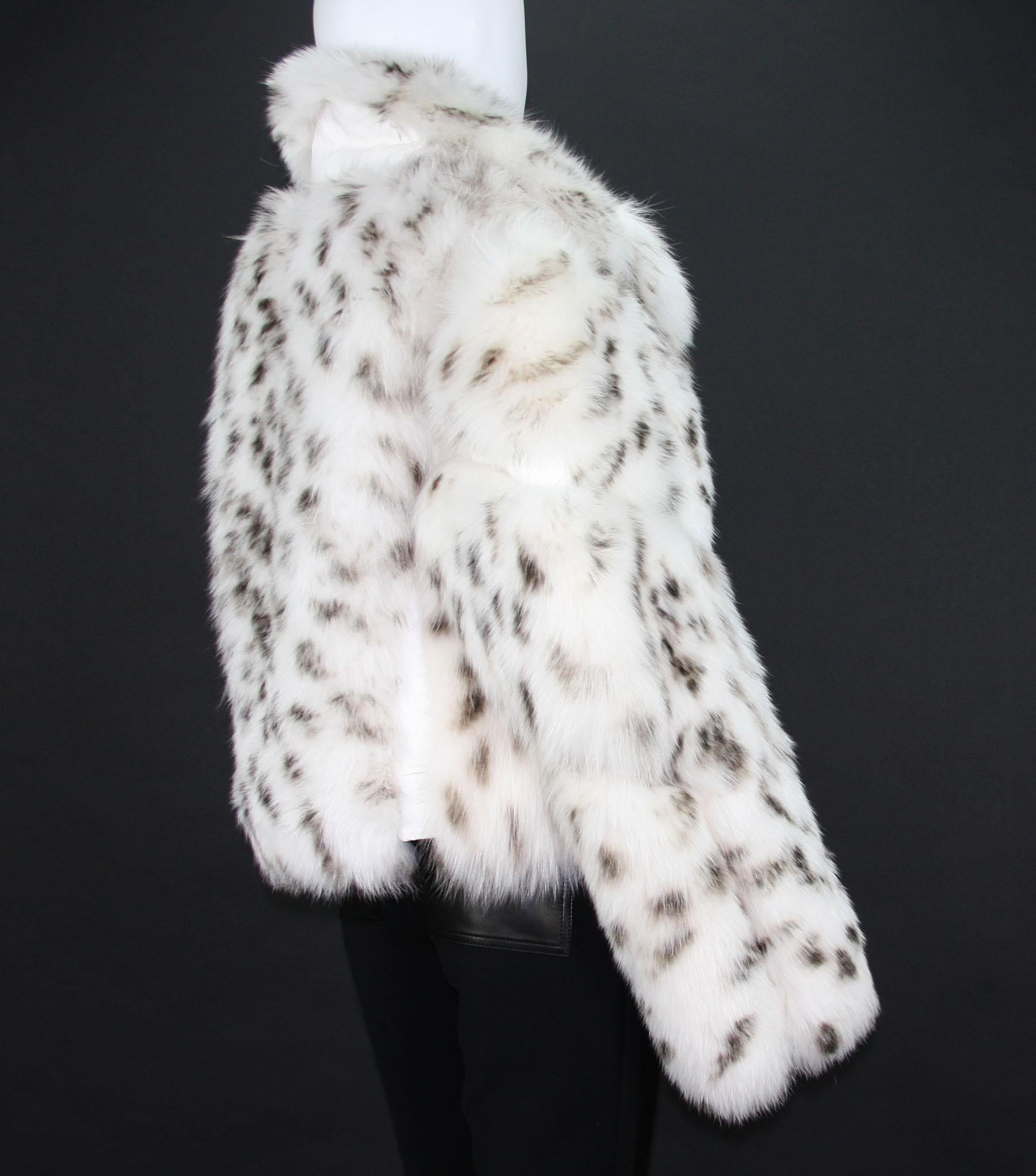 Versace, véritable veste en cuir de renard blanc imprimé léopard pour femme, 46 Neuf - En vente à Montgomery, TX