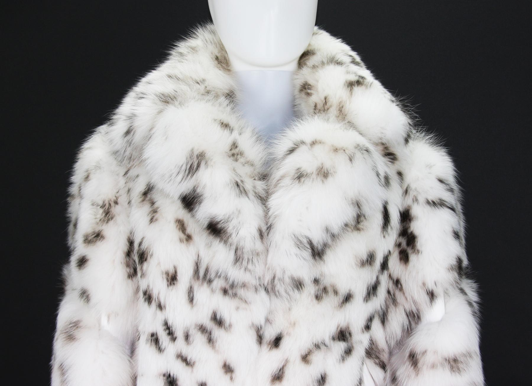 Versace, véritable veste en cuir de renard blanc imprimé léopard pour femme, 46 en vente 1