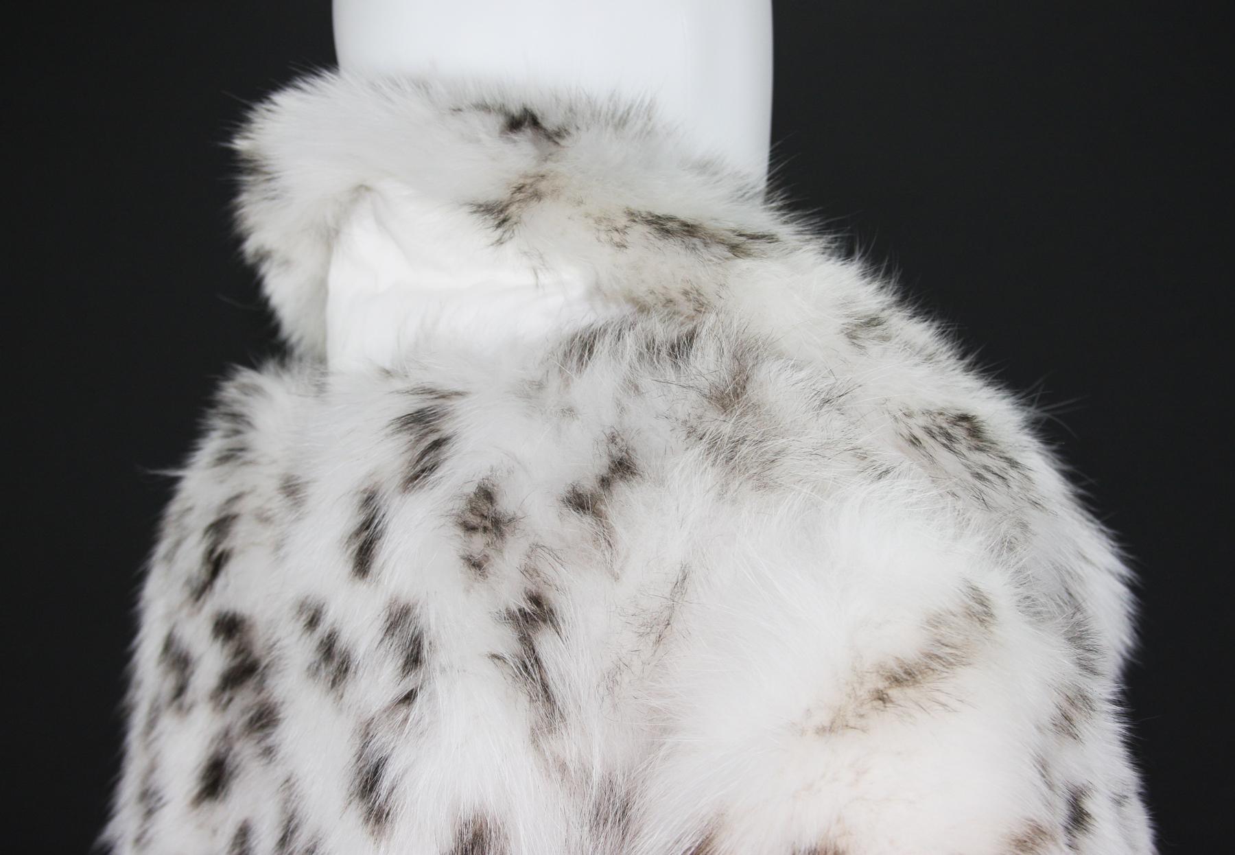 Versace, véritable veste en cuir de renard blanc imprimé léopard pour femme, 46 en vente 2